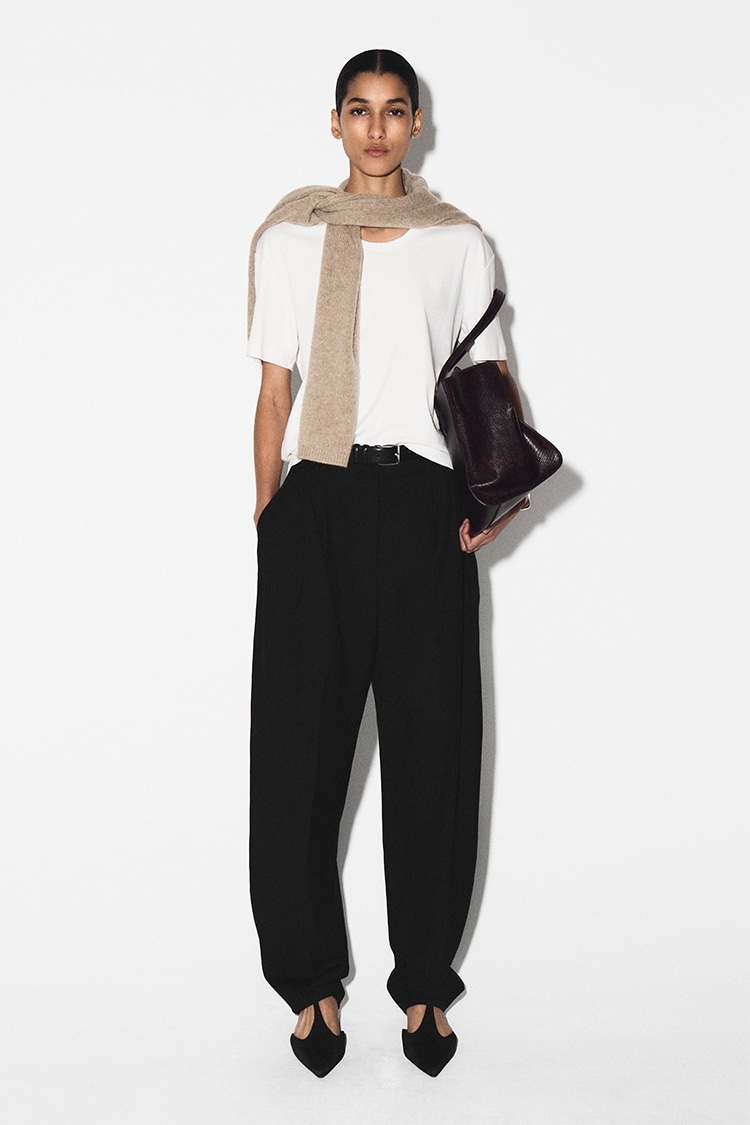 スクープネック コットンTシャツ